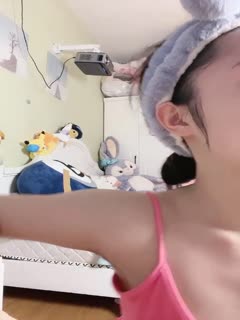 D杯小白露脸新人兼职直播撩骚狼友，听狼友指挥漏出骚奶子揉捏